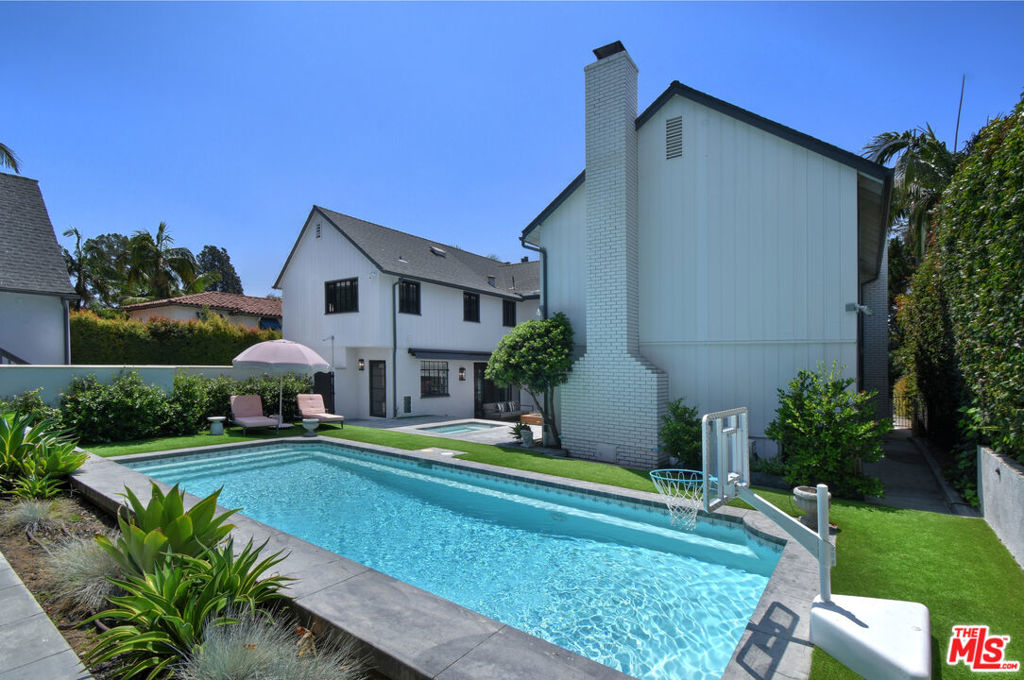 5005 Los Feliz
