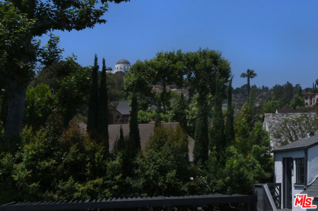 5005 Los Feliz