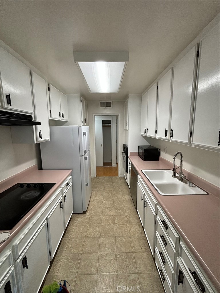 14141 Dickens Street 311