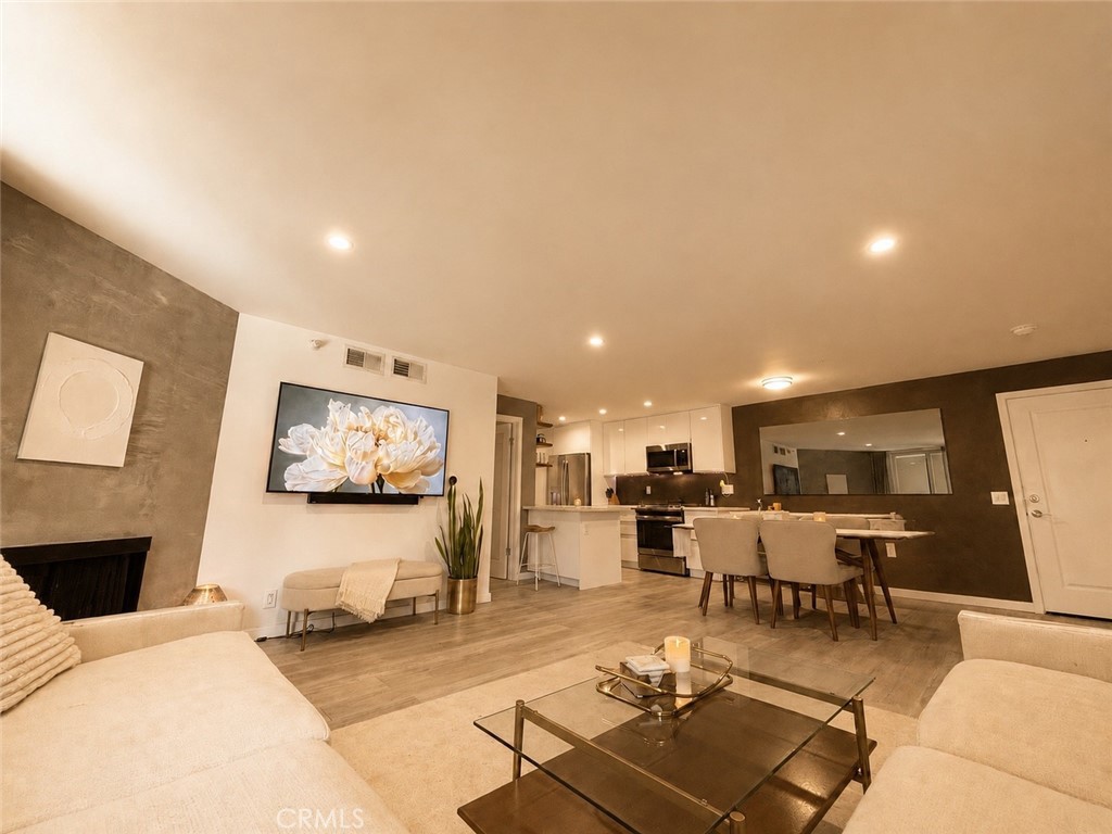 7320 Hawthorn