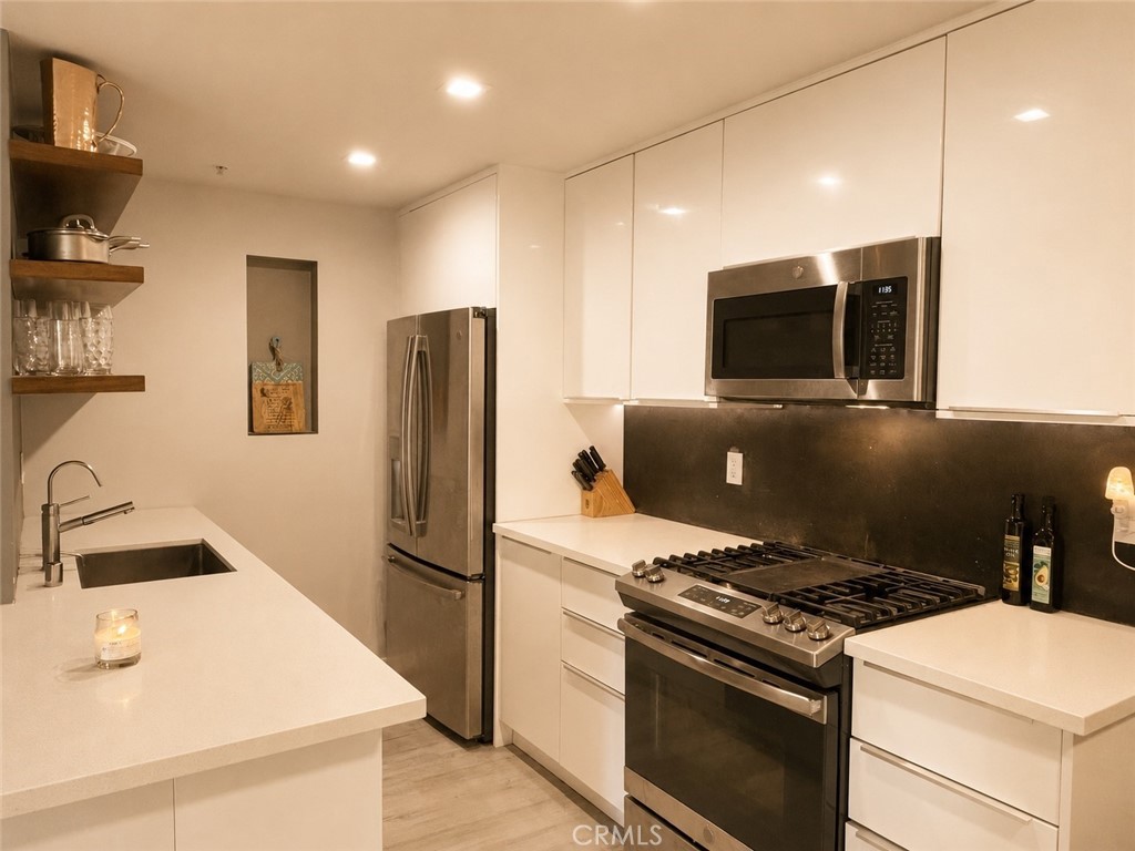 7320 Hawthorn