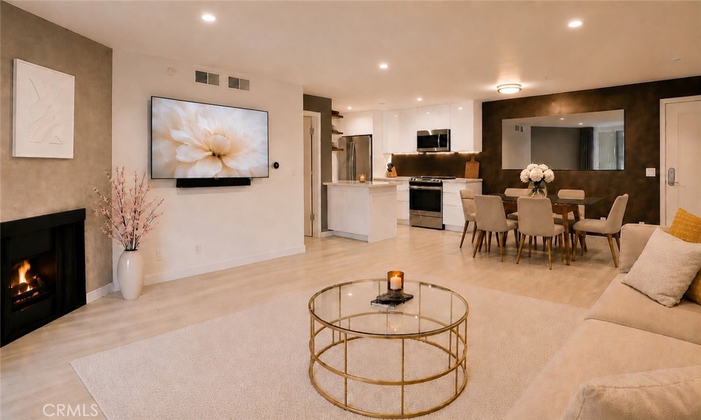 7320 Hawthorn