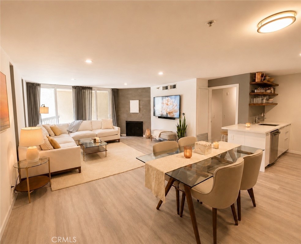 7320 Hawthorn