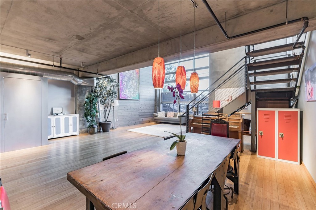 510 103 S Hewitt
