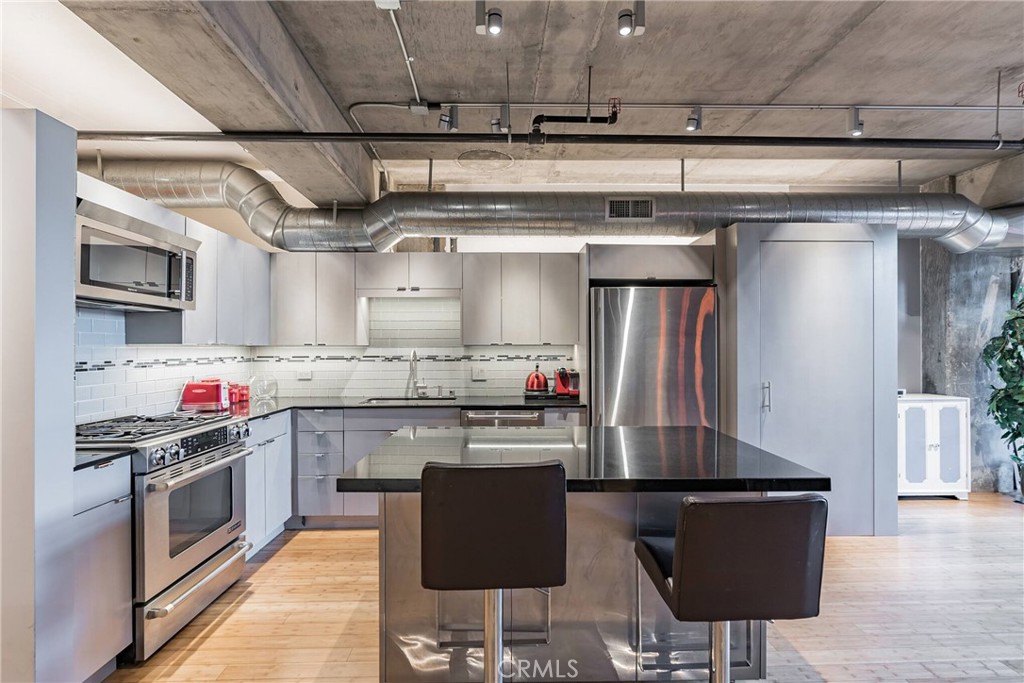 510 103 S Hewitt