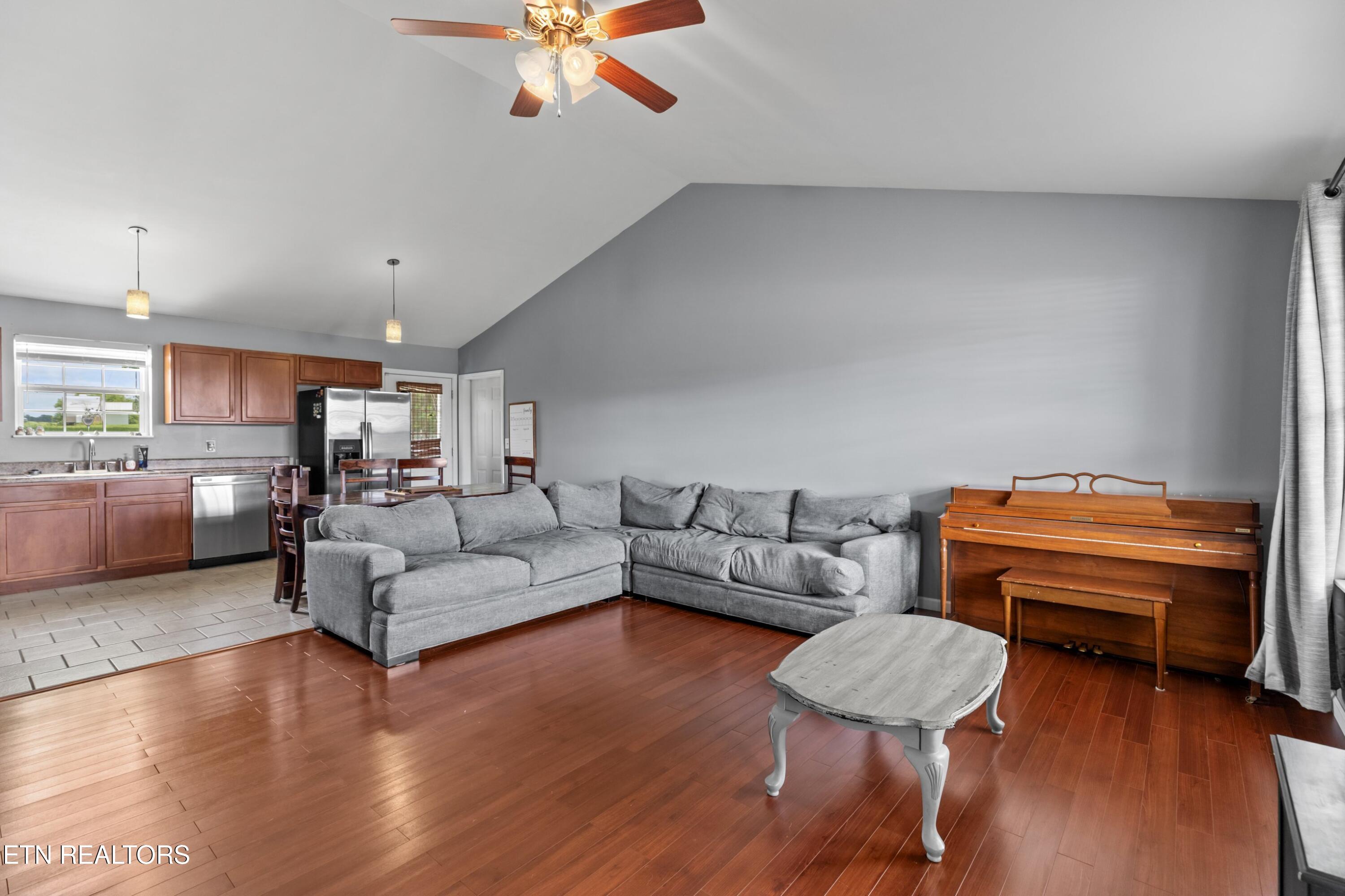 923 Red Oak Lane