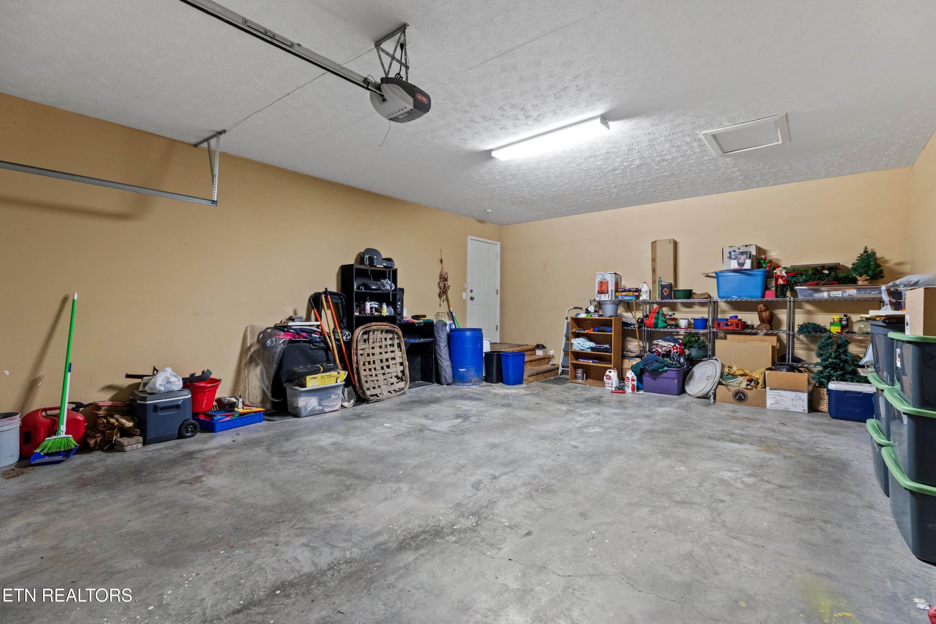 923 Red Oak Lane