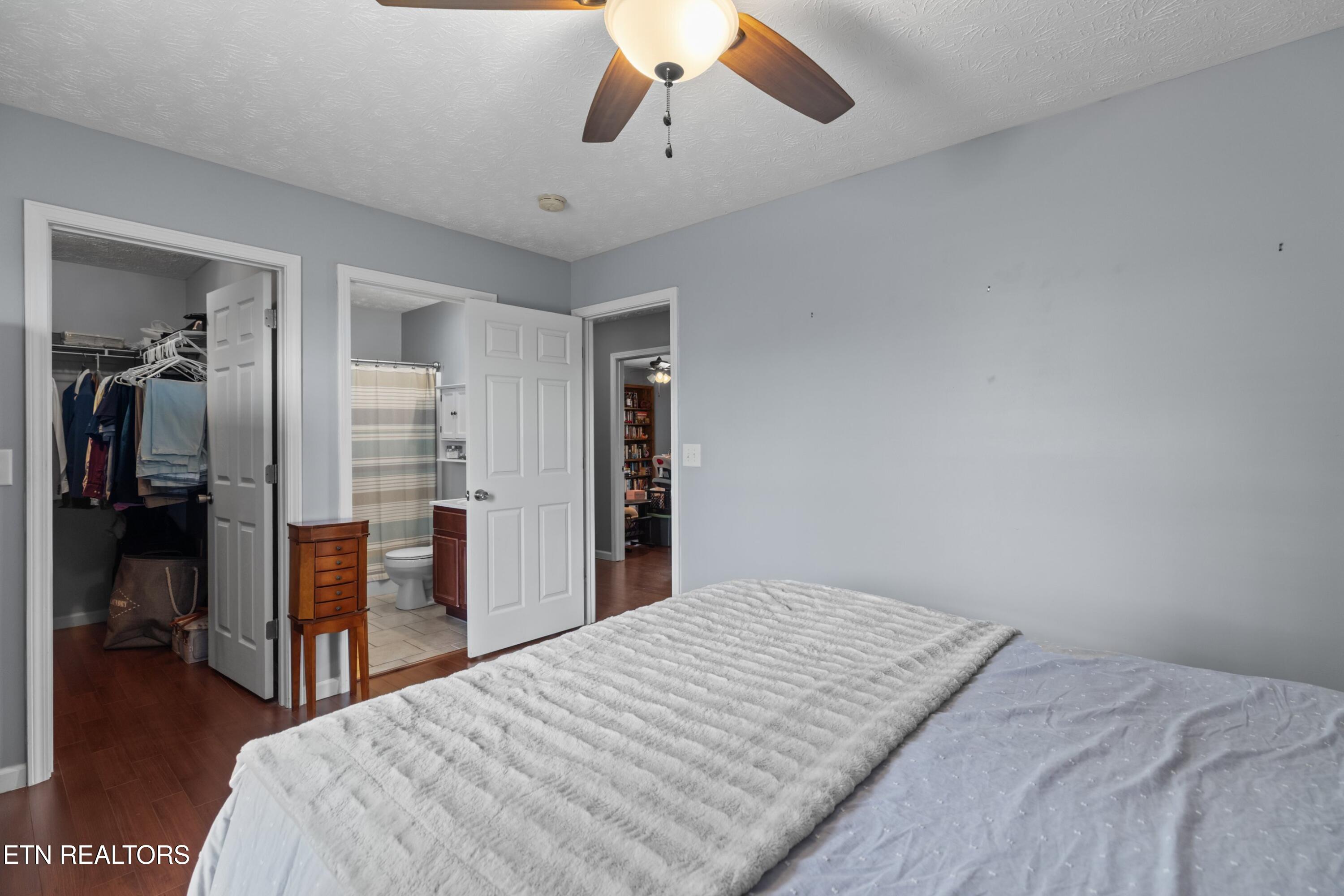 923 Red Oak Lane