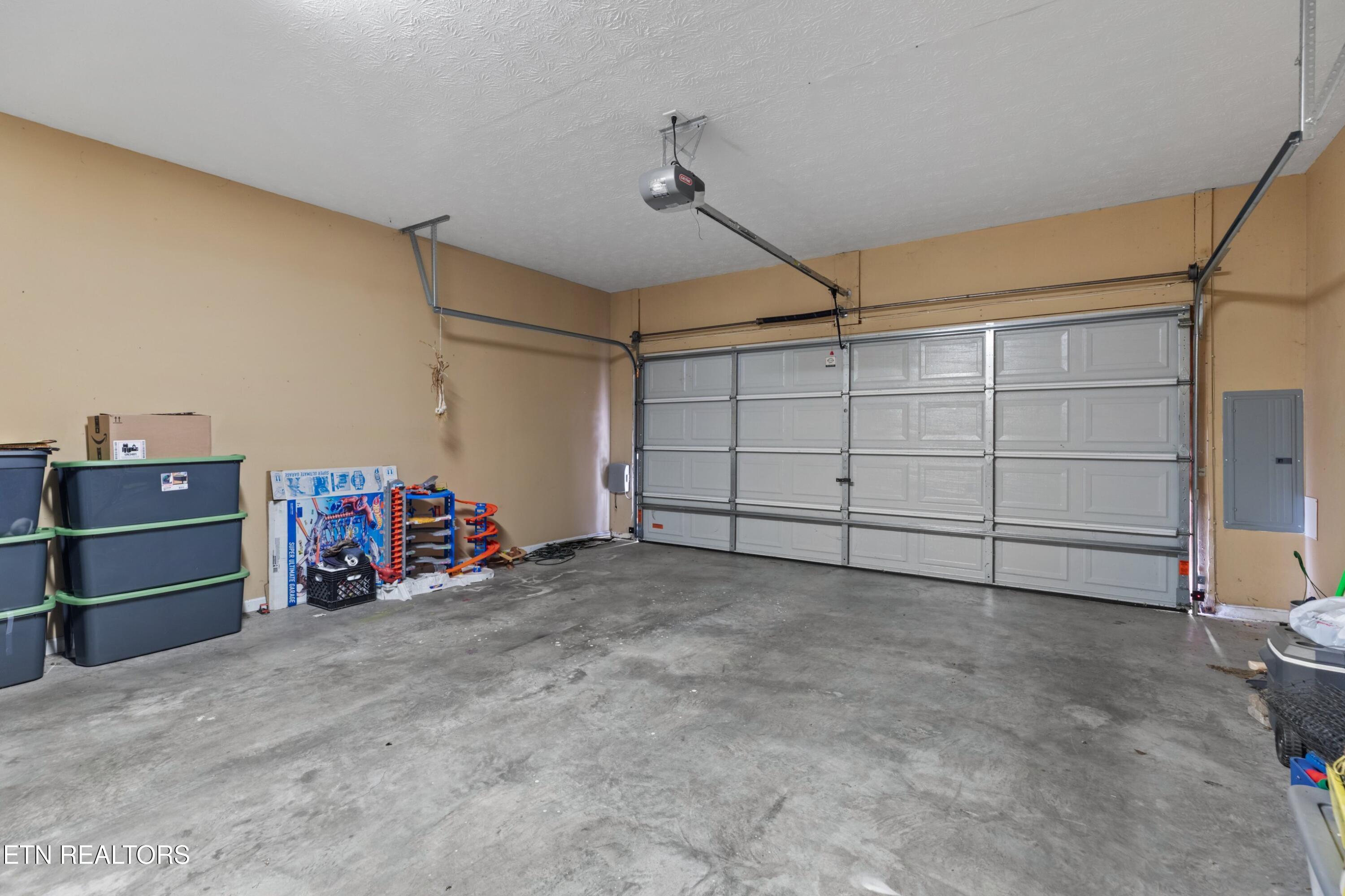 923 Red Oak Lane