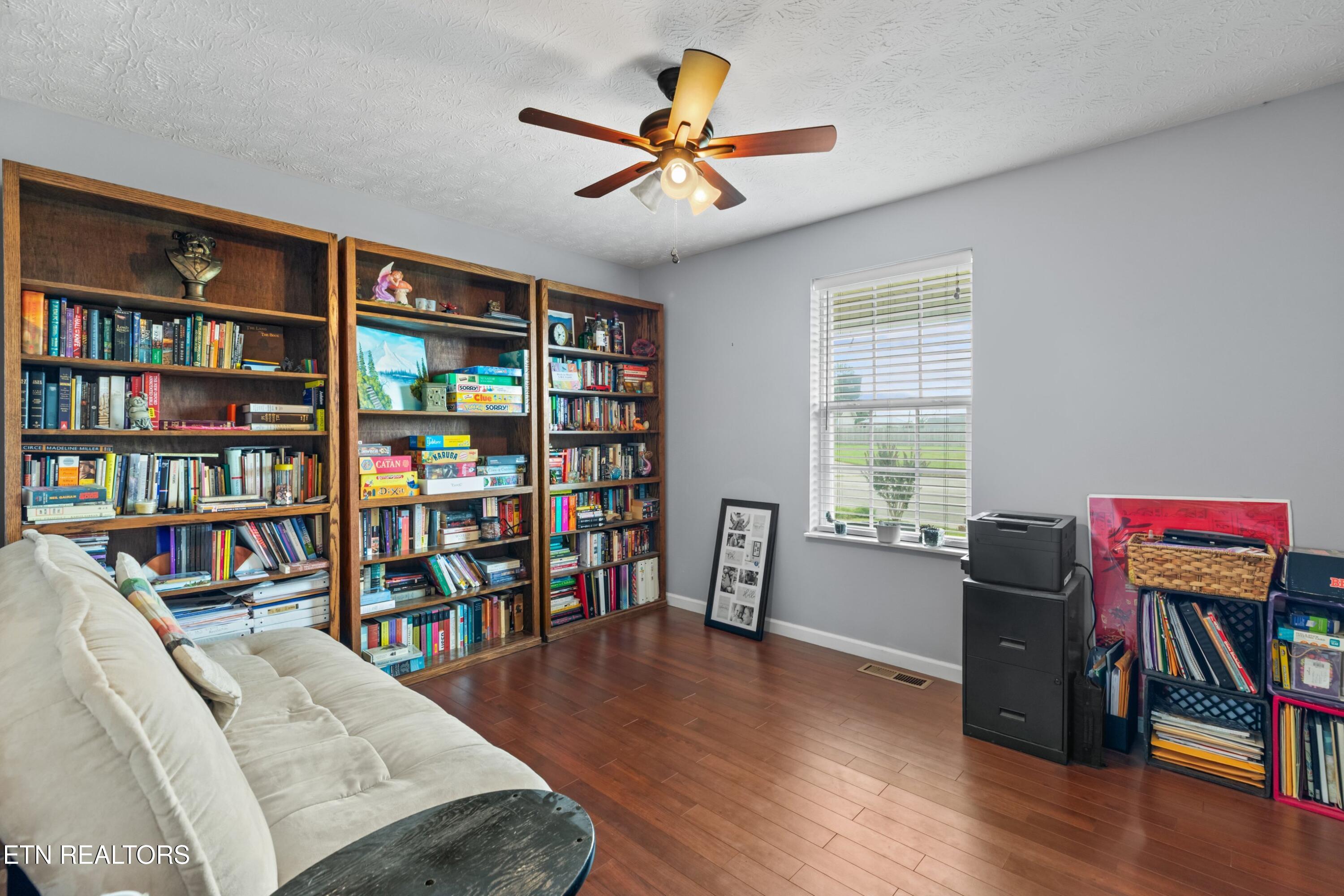 923 Red Oak Lane