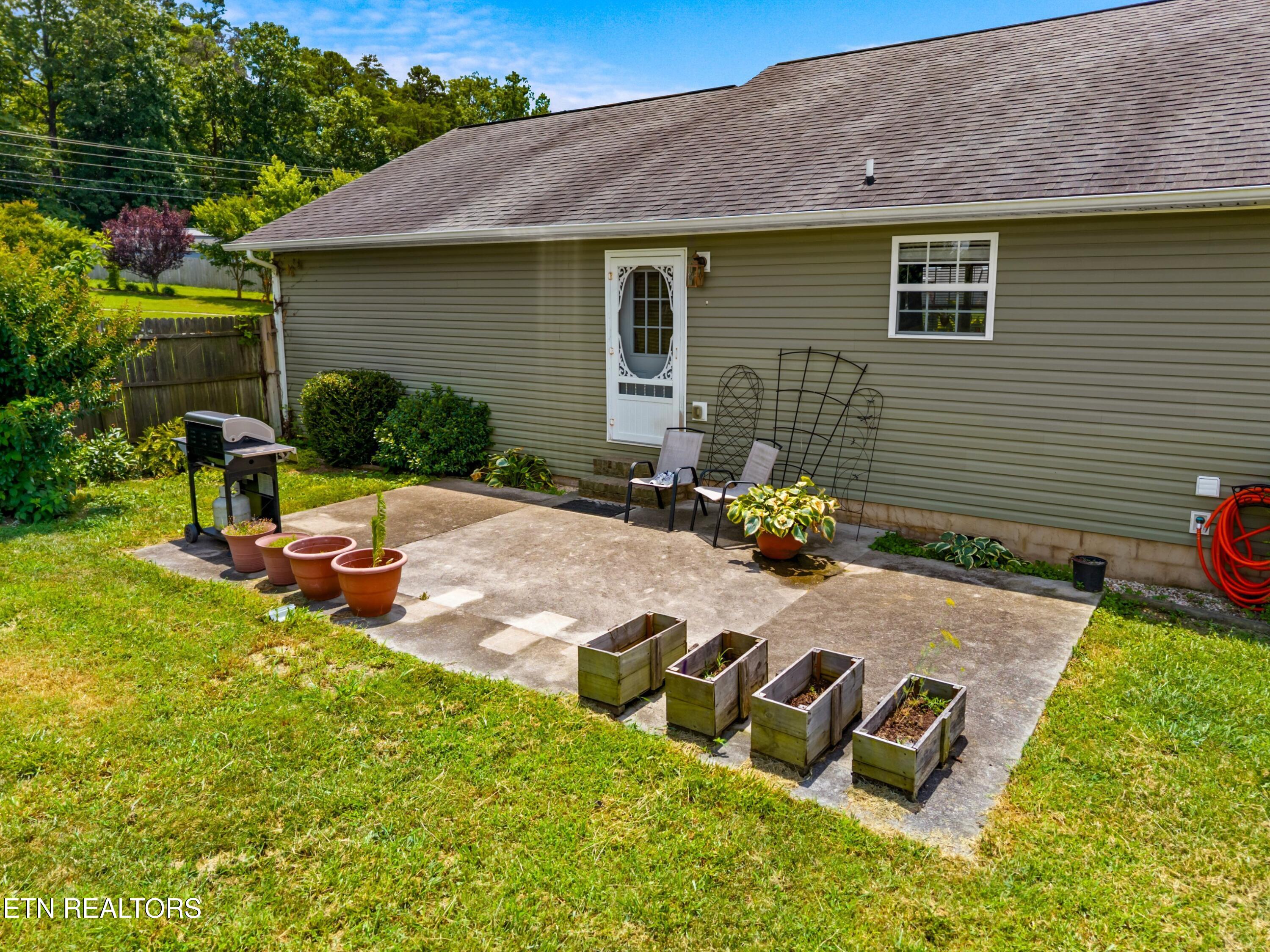 923 Red Oak Lane