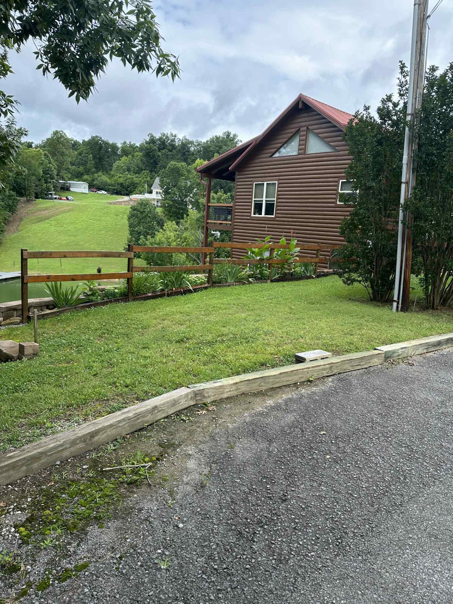 1573 Topaz Lane