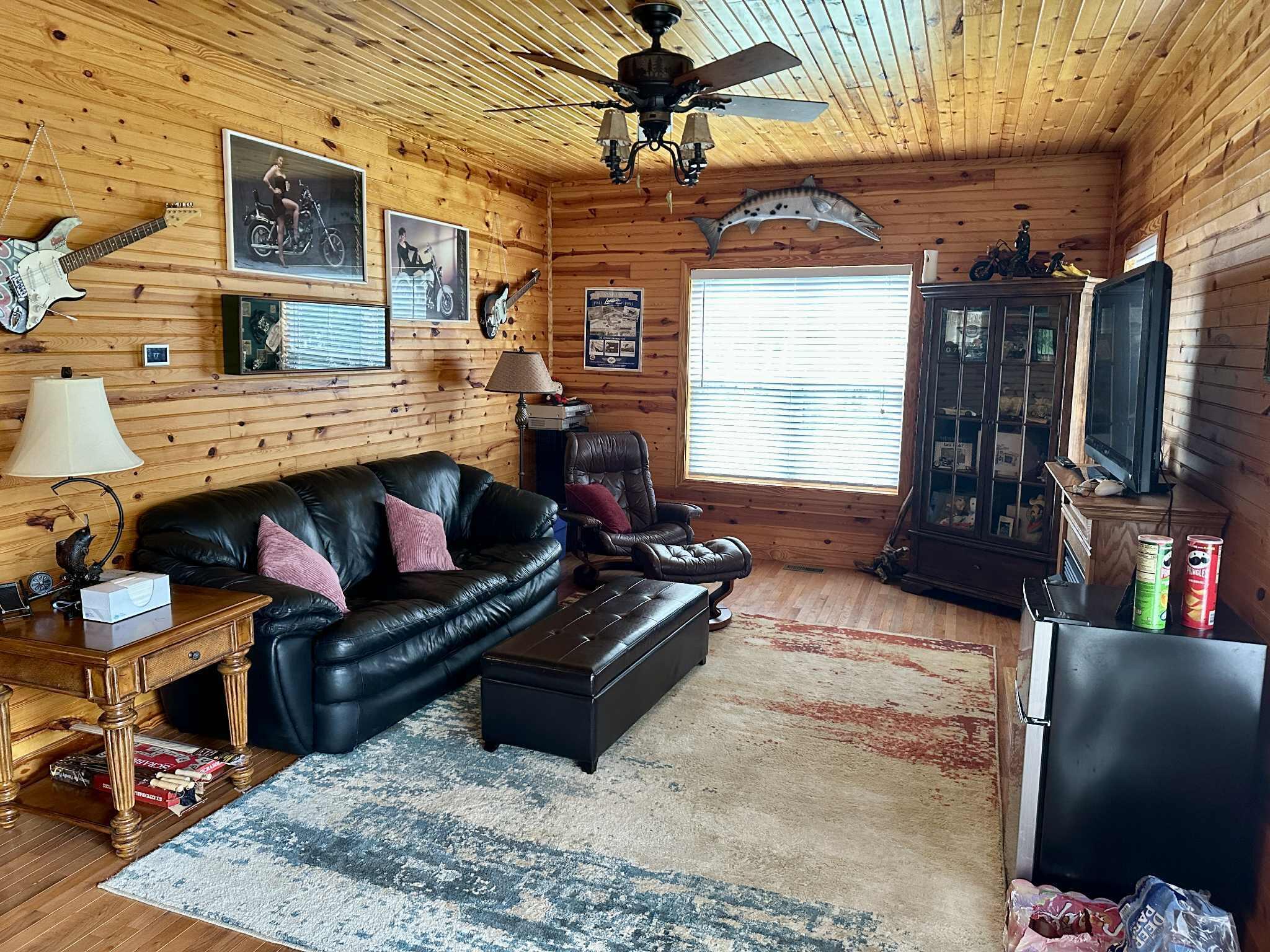 1573 Topaz Lane