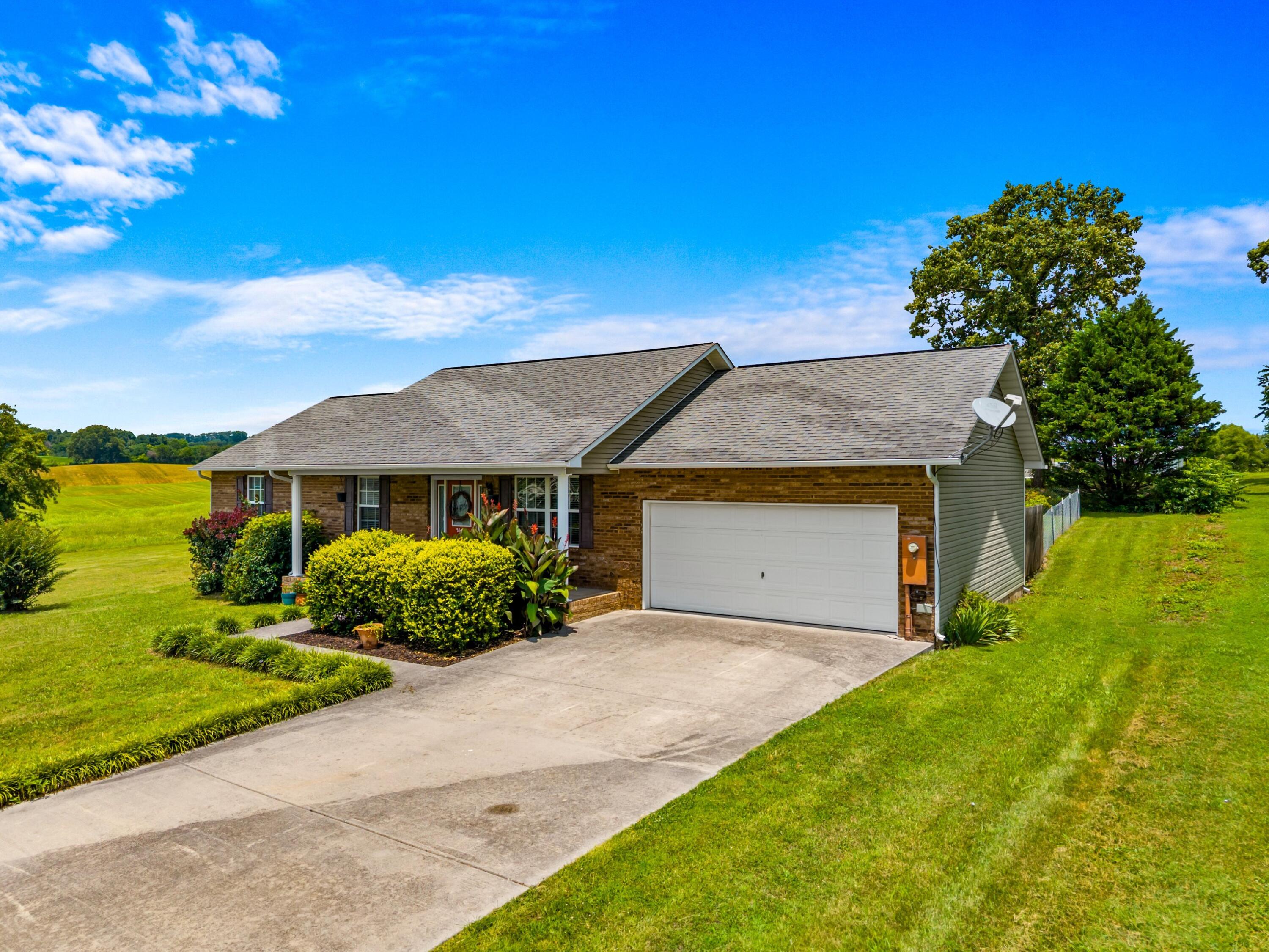 923 Red Oak Lane