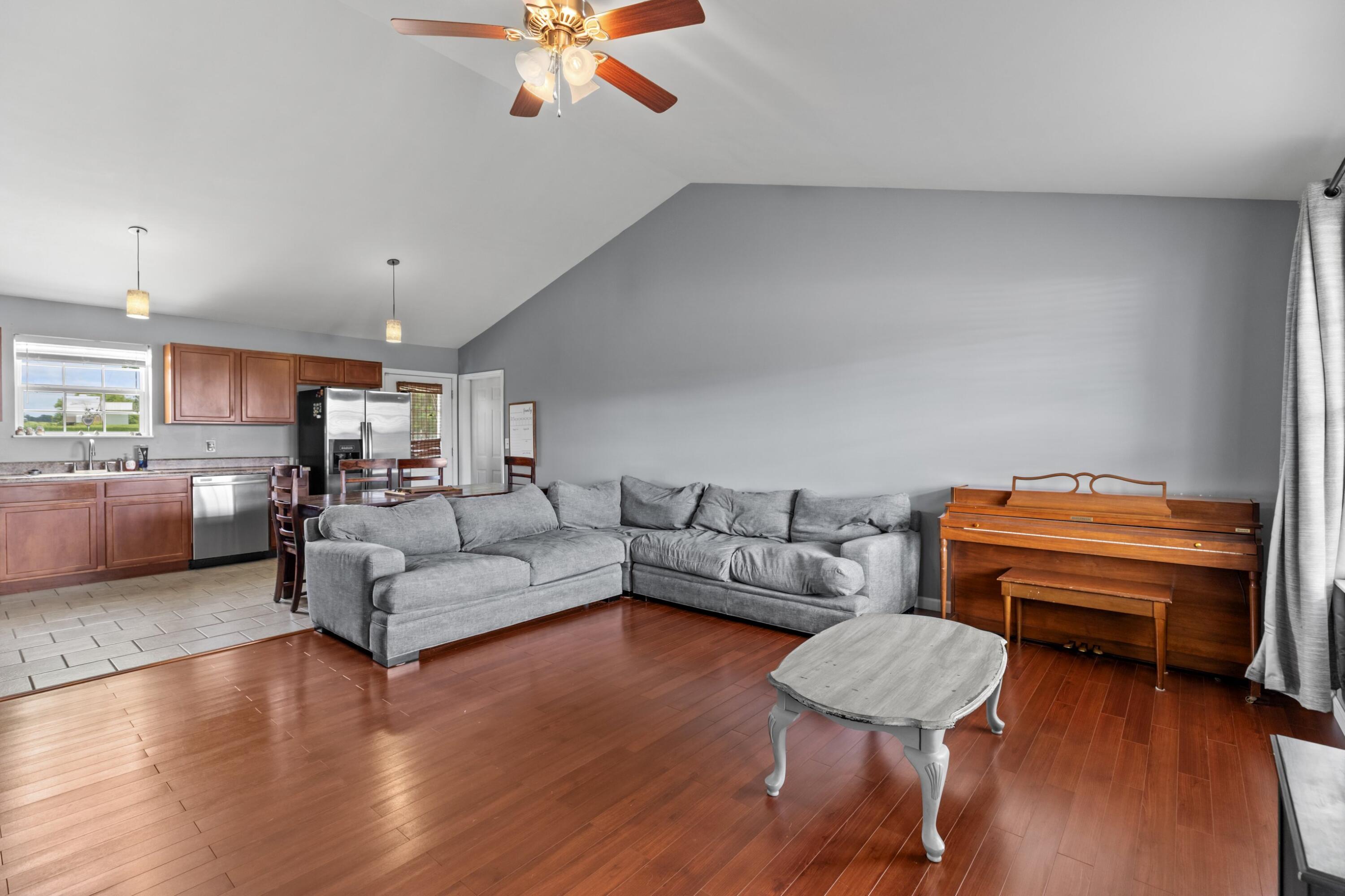 923 Red Oak Lane