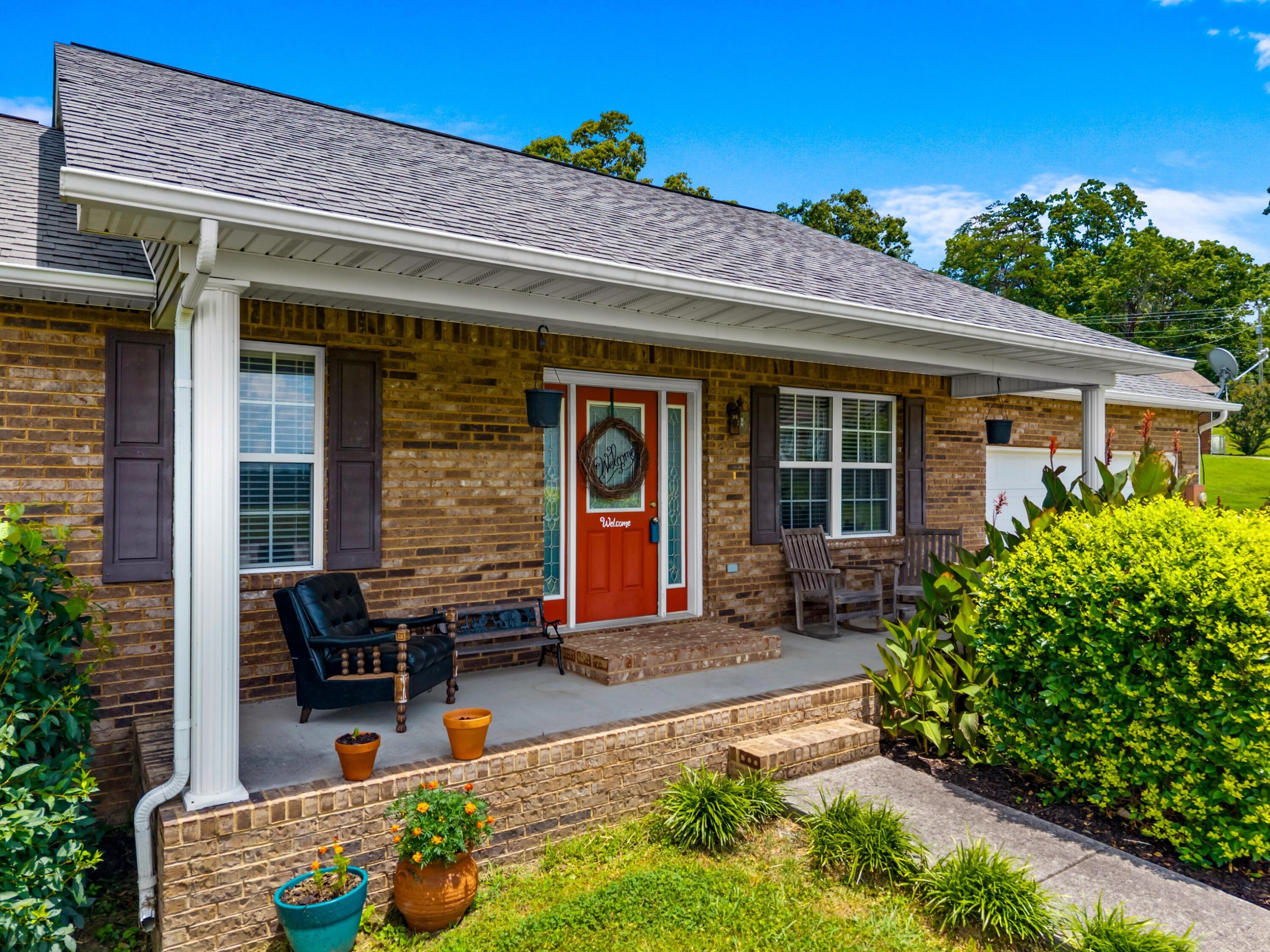 923 Red Oak Lane