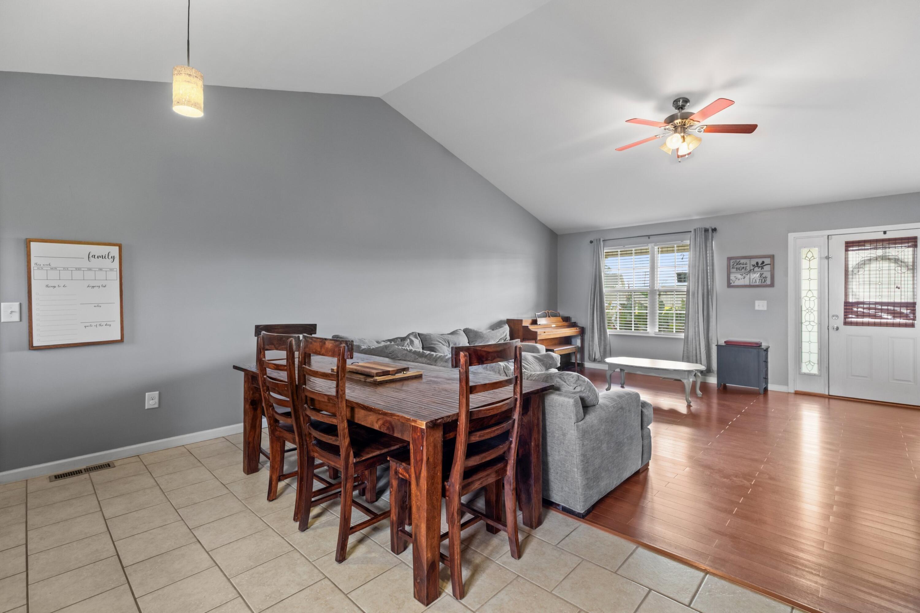 923 Red Oak Lane