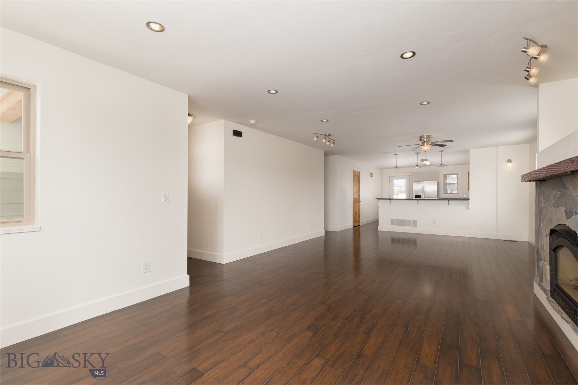210 Talon Way