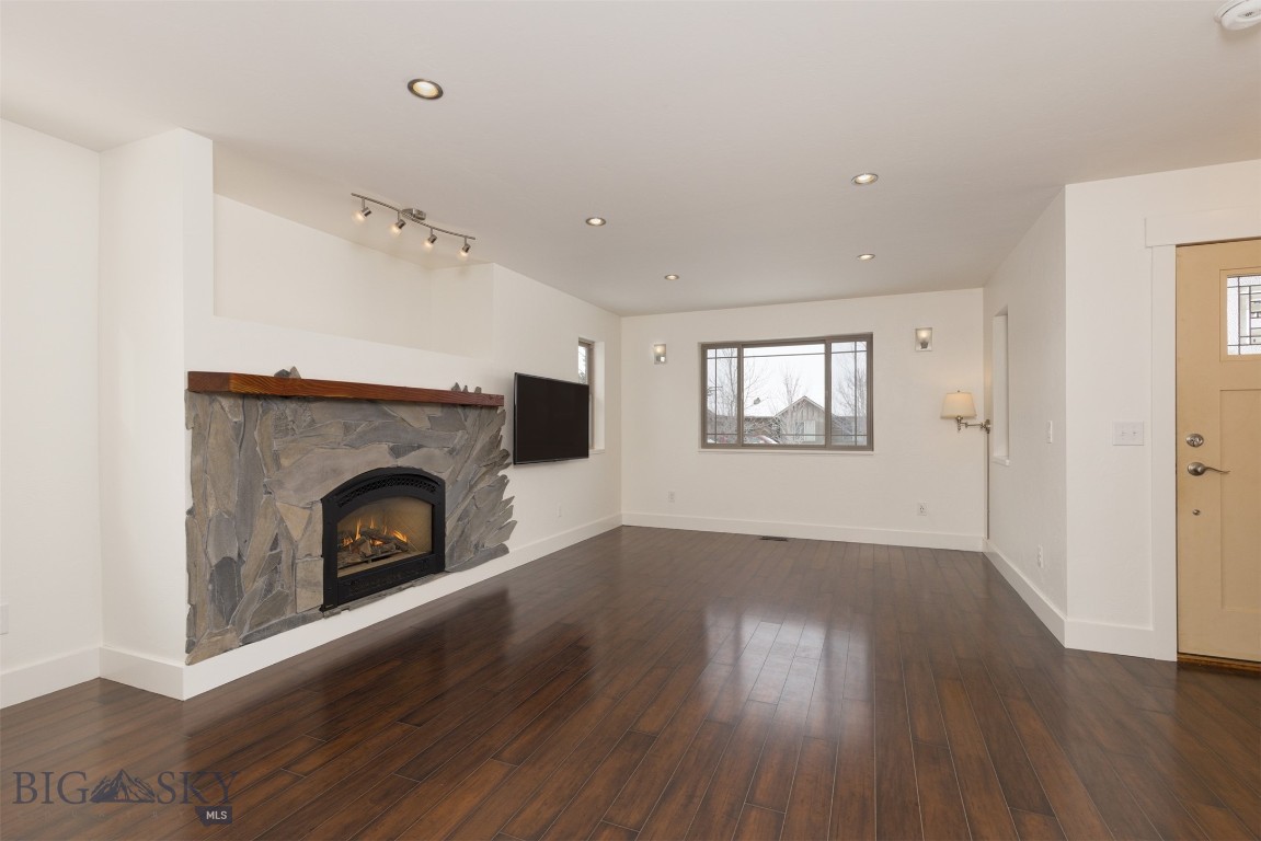 210 Talon Way