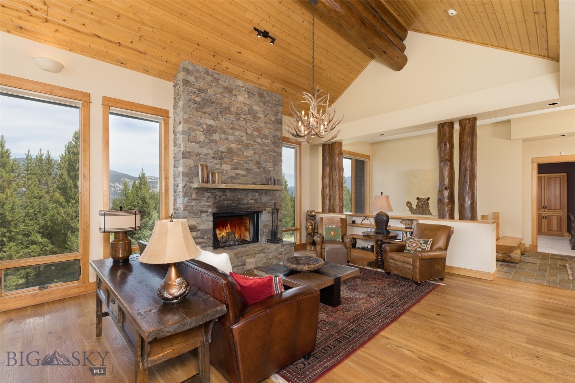285 Majestic Peaks