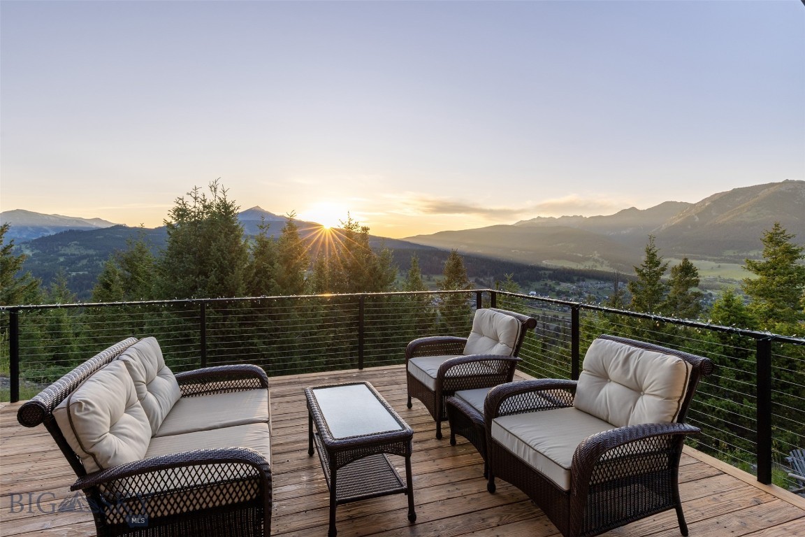 285 Majestic Peaks