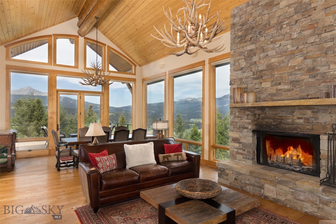 285 Majestic Peaks