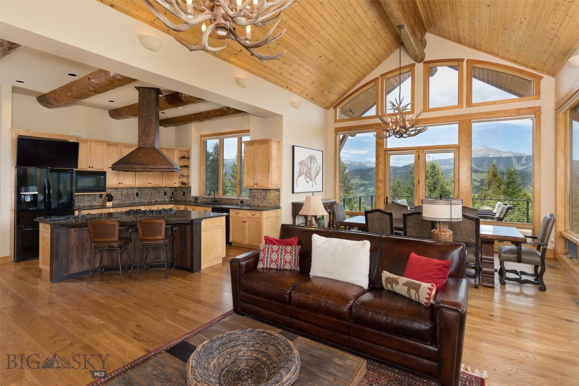 285 Majestic Peaks