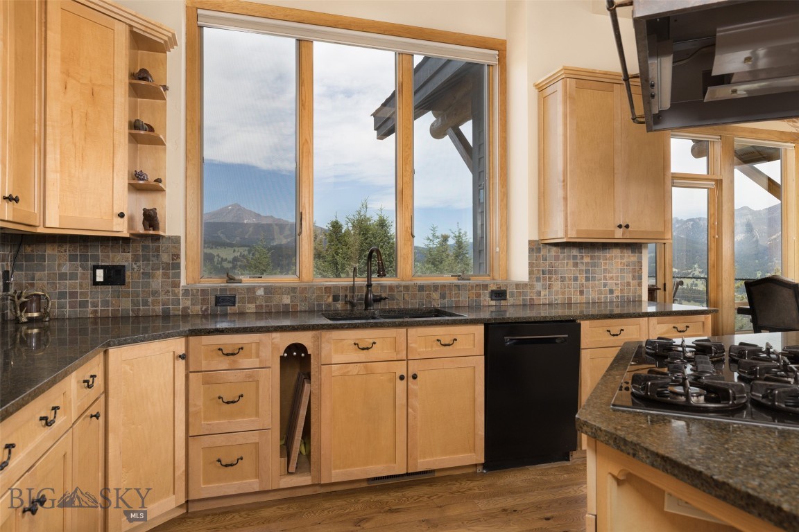285 Majestic Peaks
