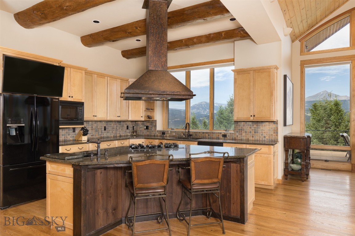 285 Majestic Peaks
