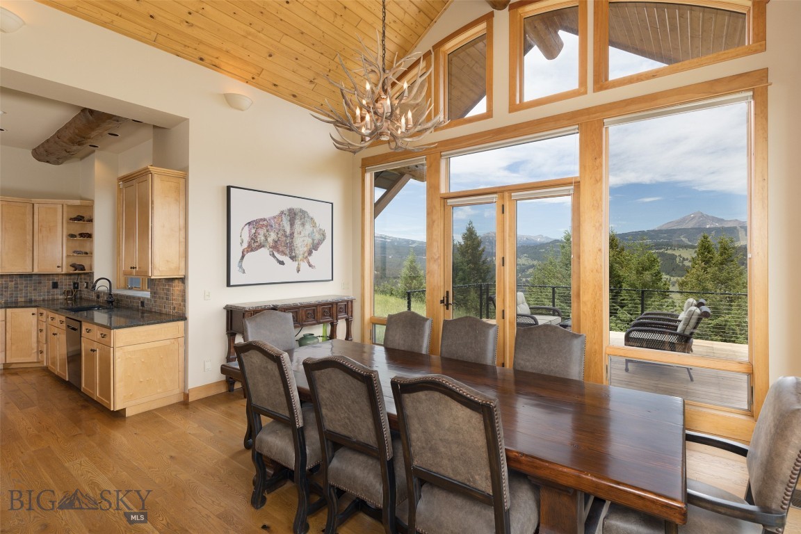 285 Majestic Peaks