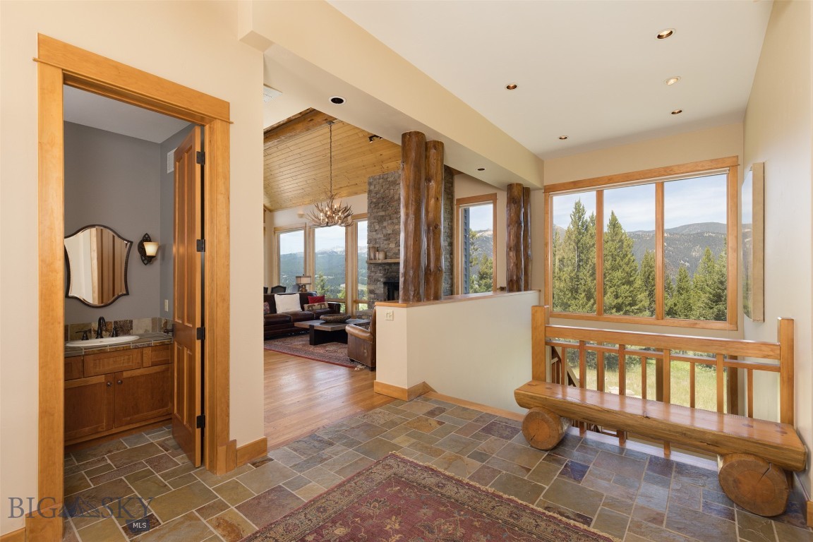 285 Majestic Peaks