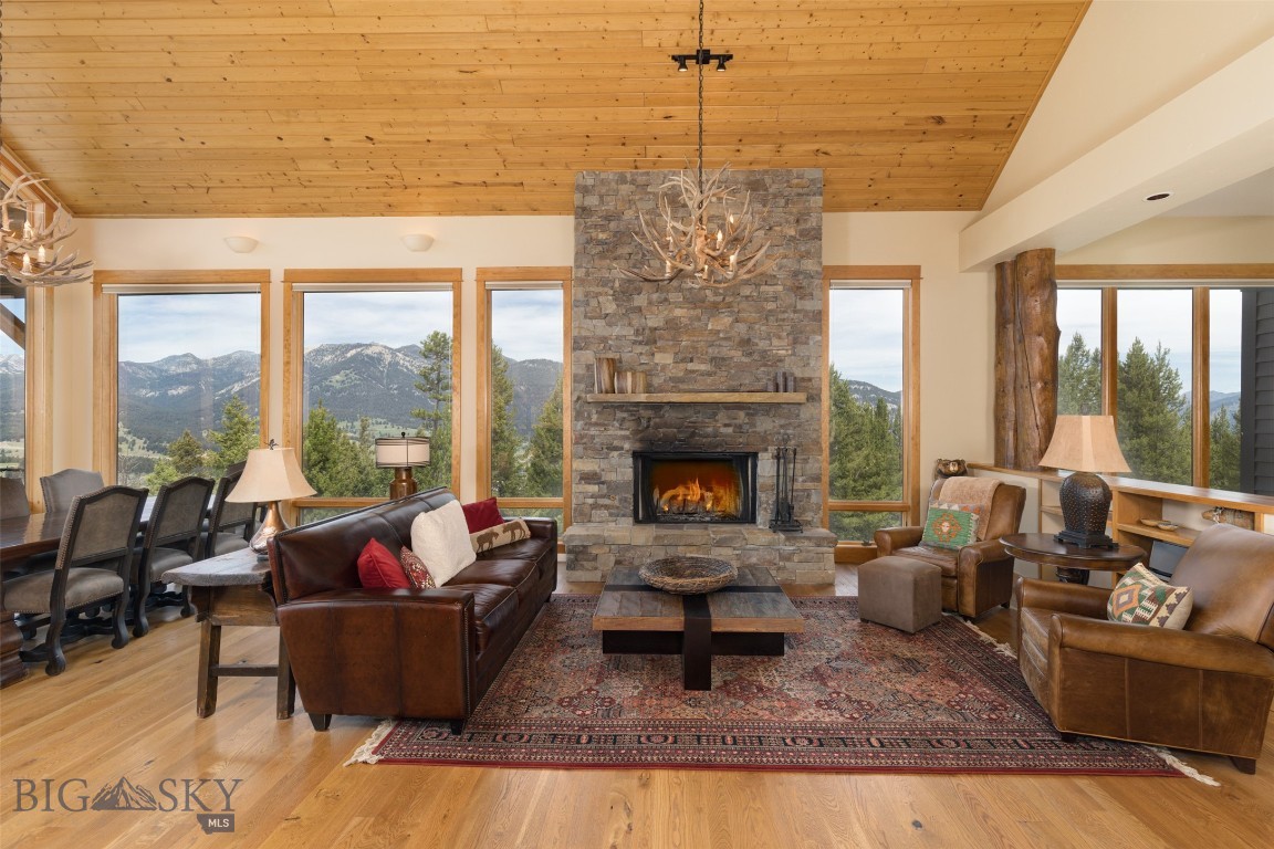 285 Majestic Peaks
