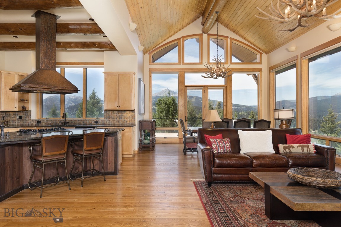 285 Majestic Peaks