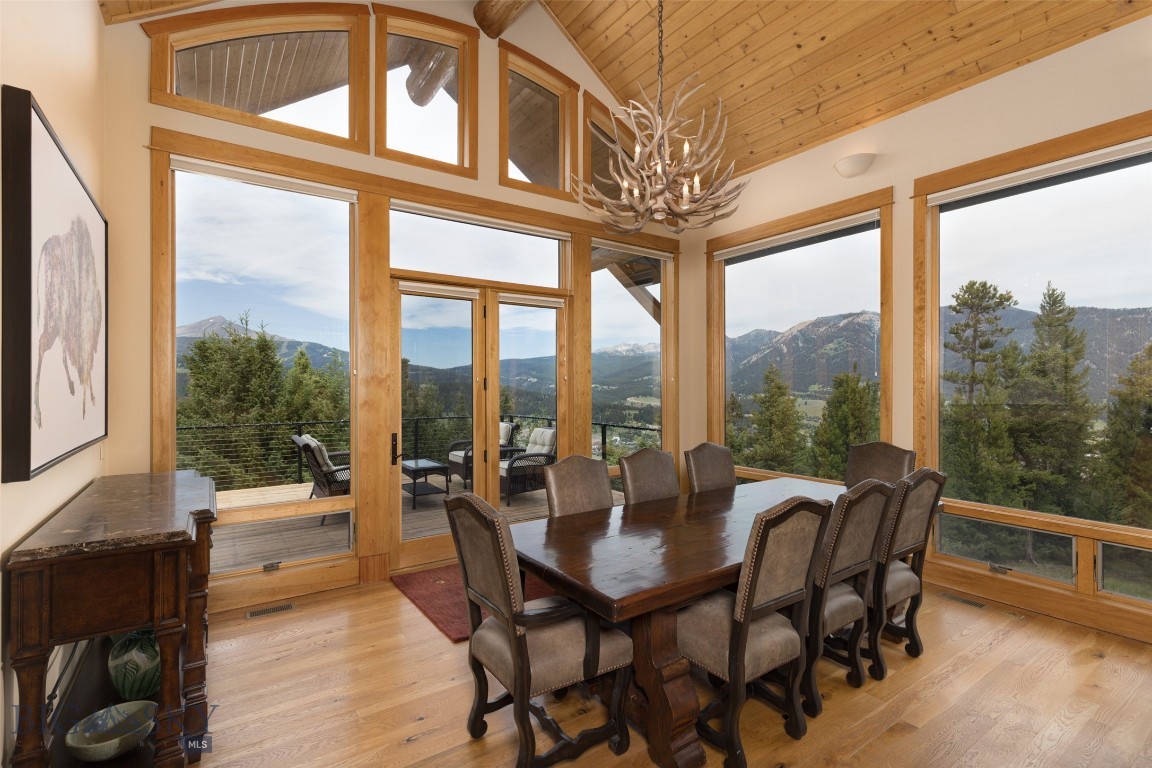 285 Majestic Peaks