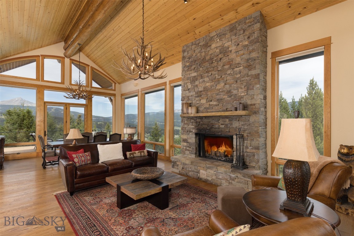 285 Majestic Peaks