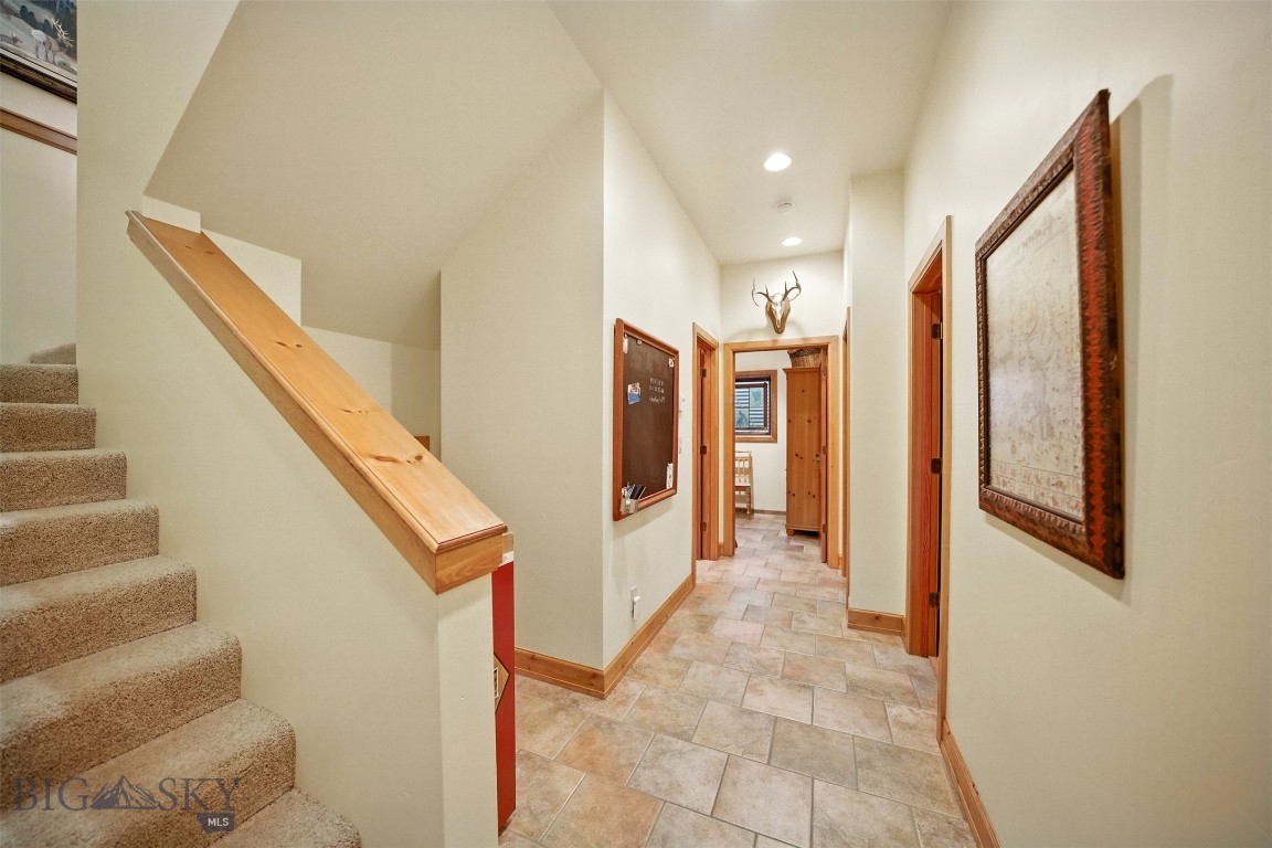 2130 Looking Glass