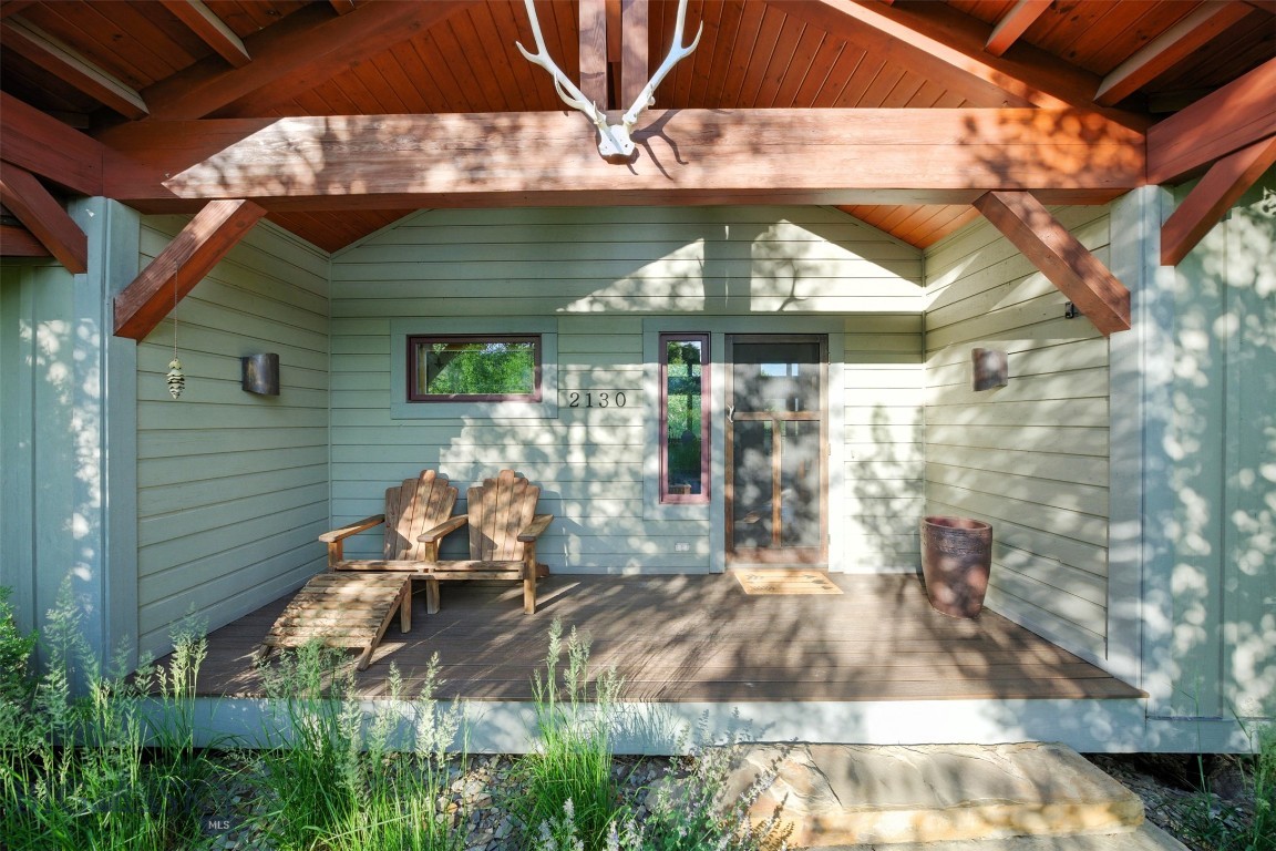 2130 Looking Glass