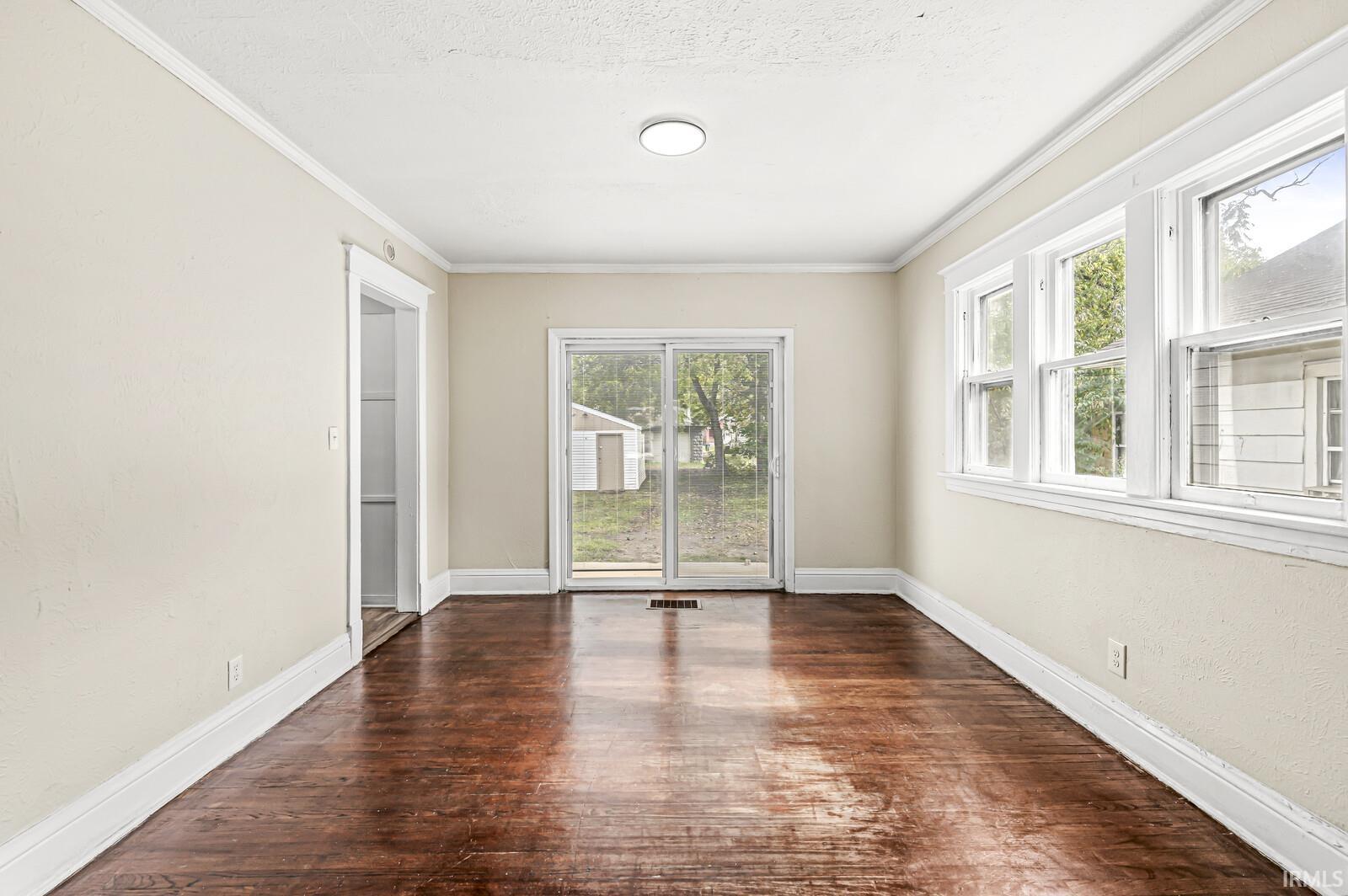 1142 N Brookfield Street