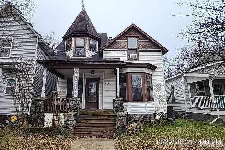 913 W Marion Street