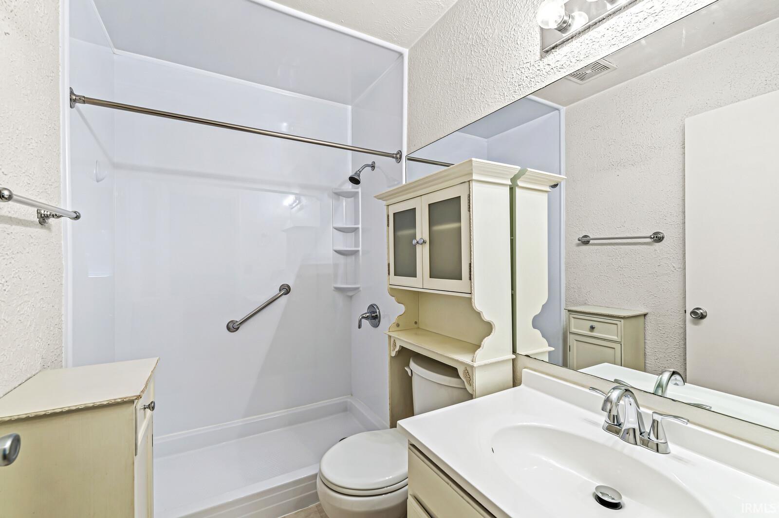 140 W Leyte Avenue