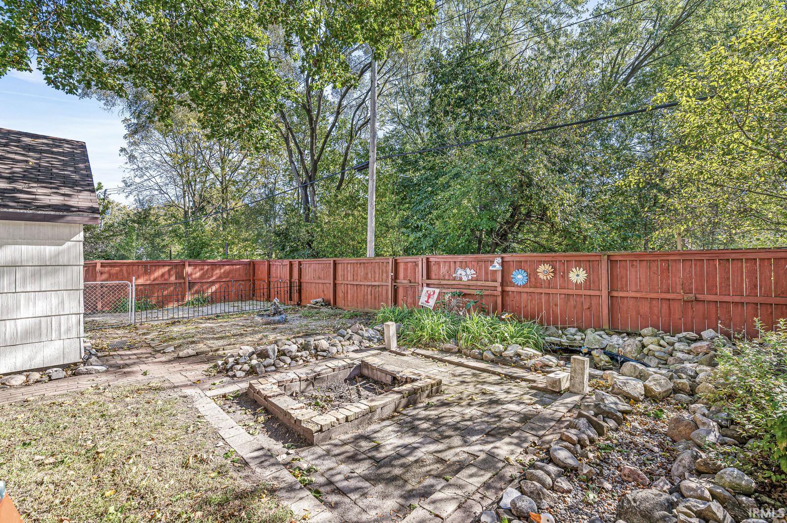829 E 5th Street