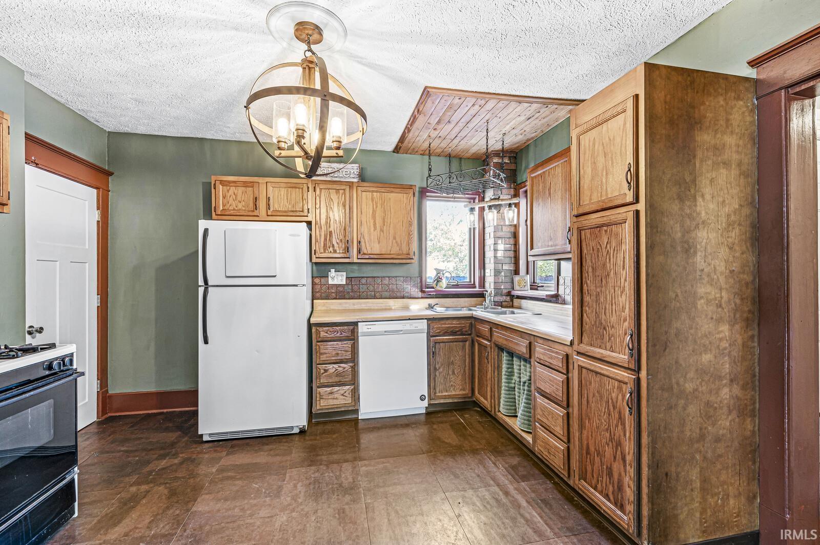 829 E 5th Street