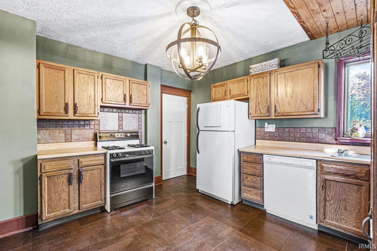 829 E 5th Street