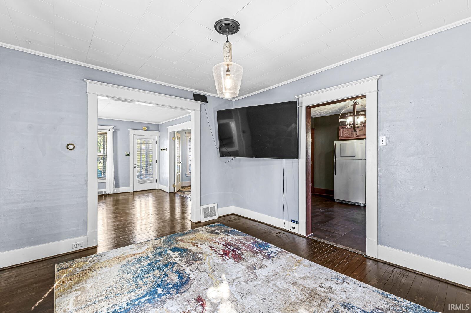 829 E 5th Street