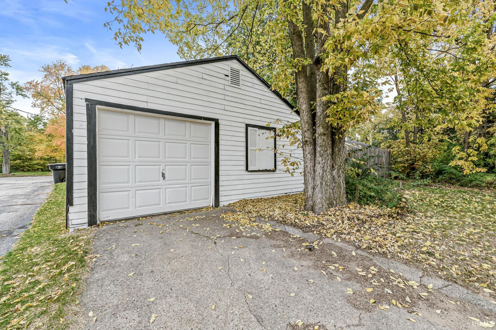 1136 E Madison Street