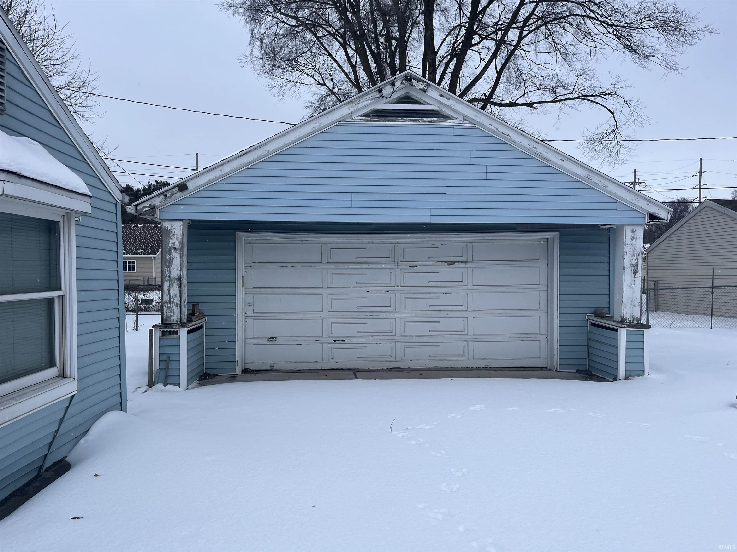 1216 E Jefferson Boulevard