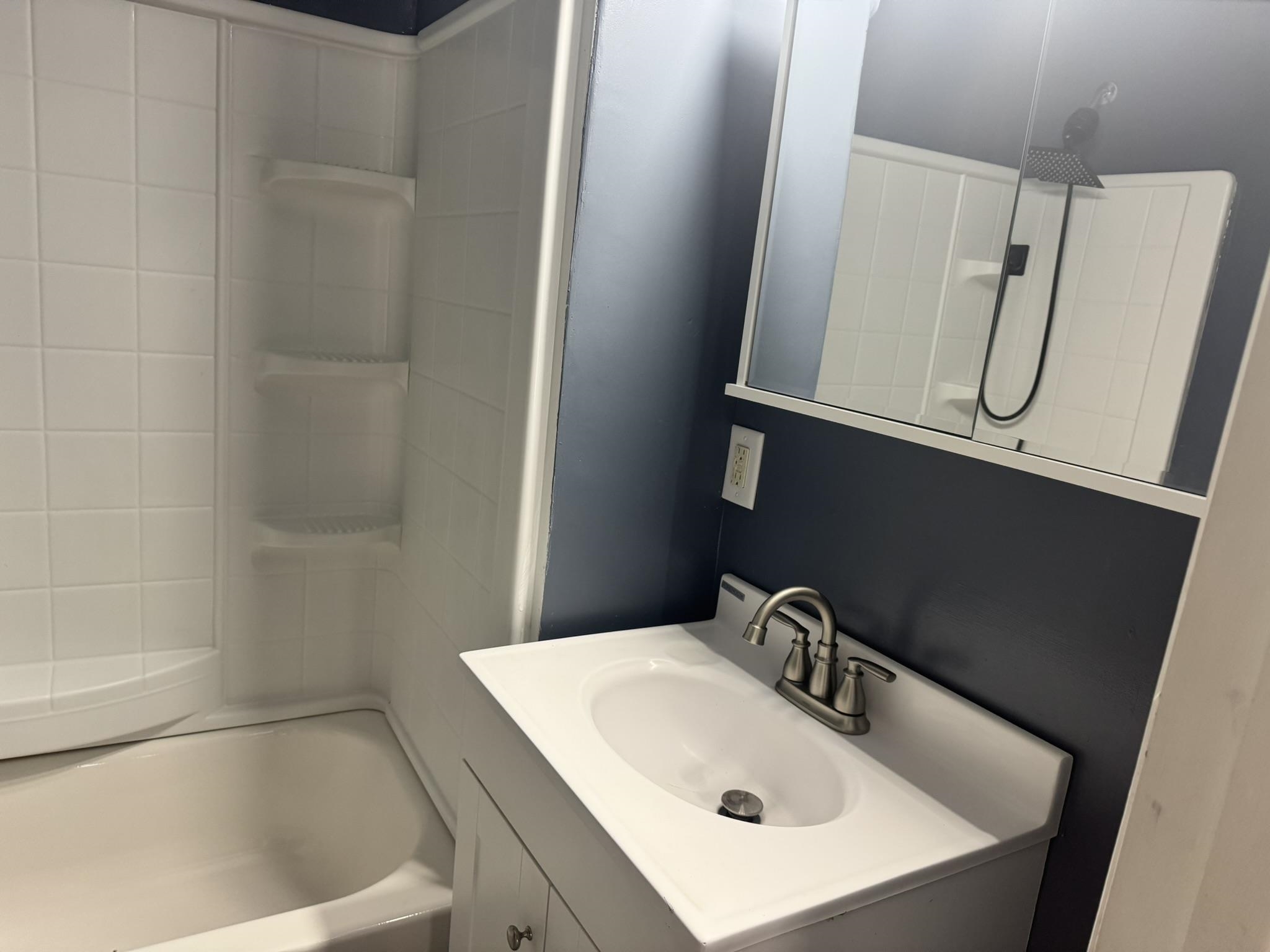 1225 W Lusher Avenue