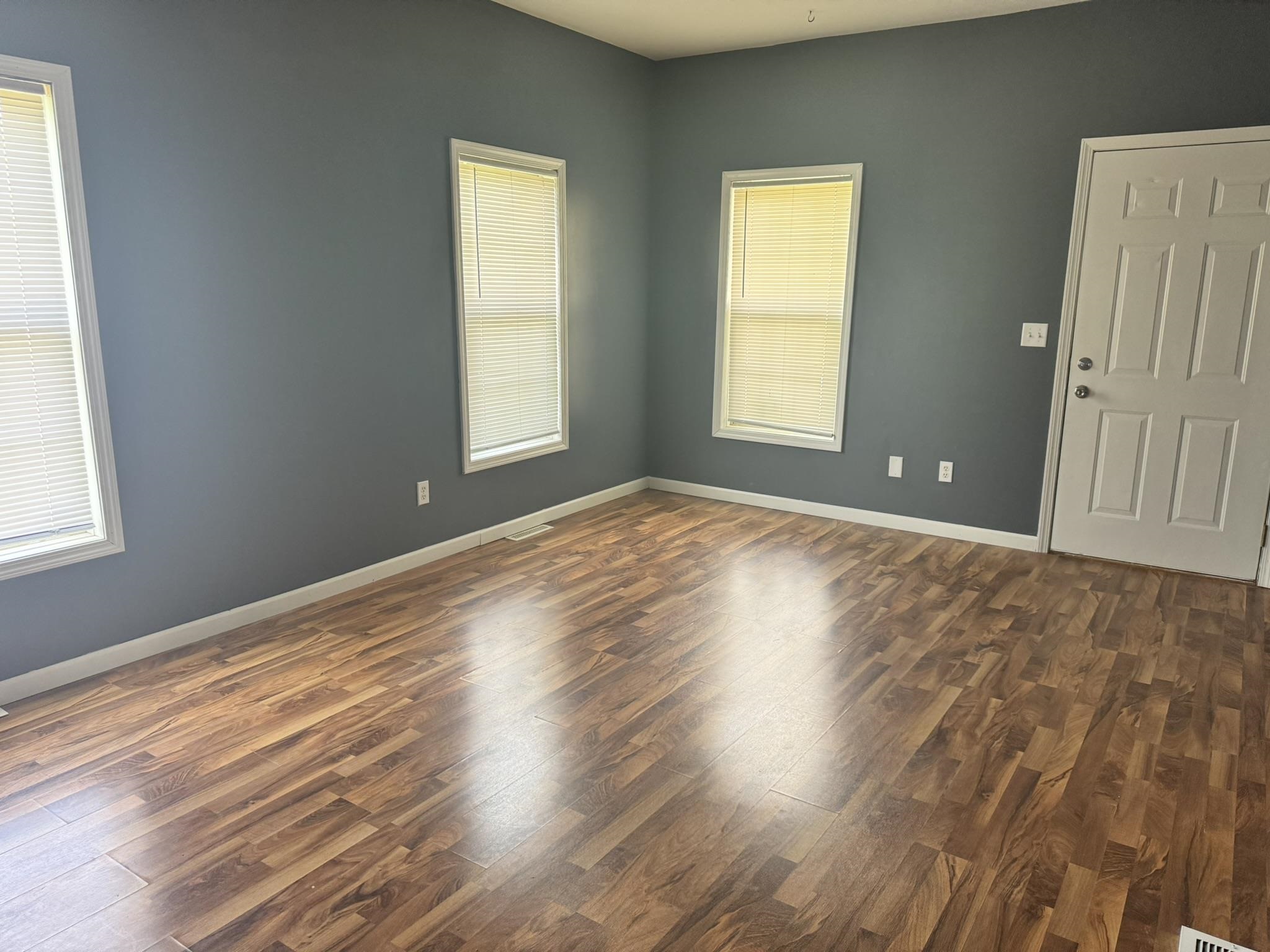 1225 W Lusher Avenue