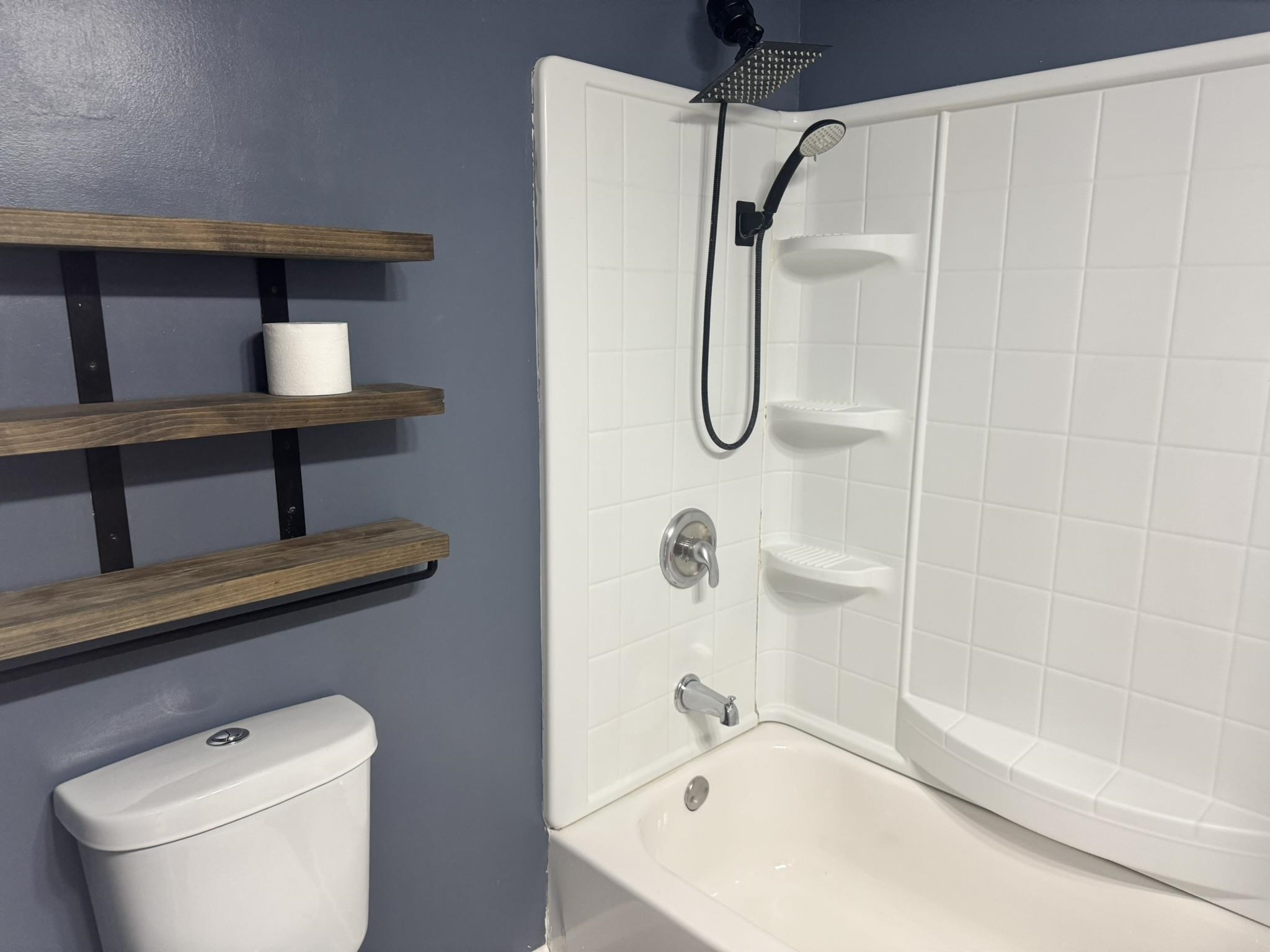 1225 W Lusher Avenue