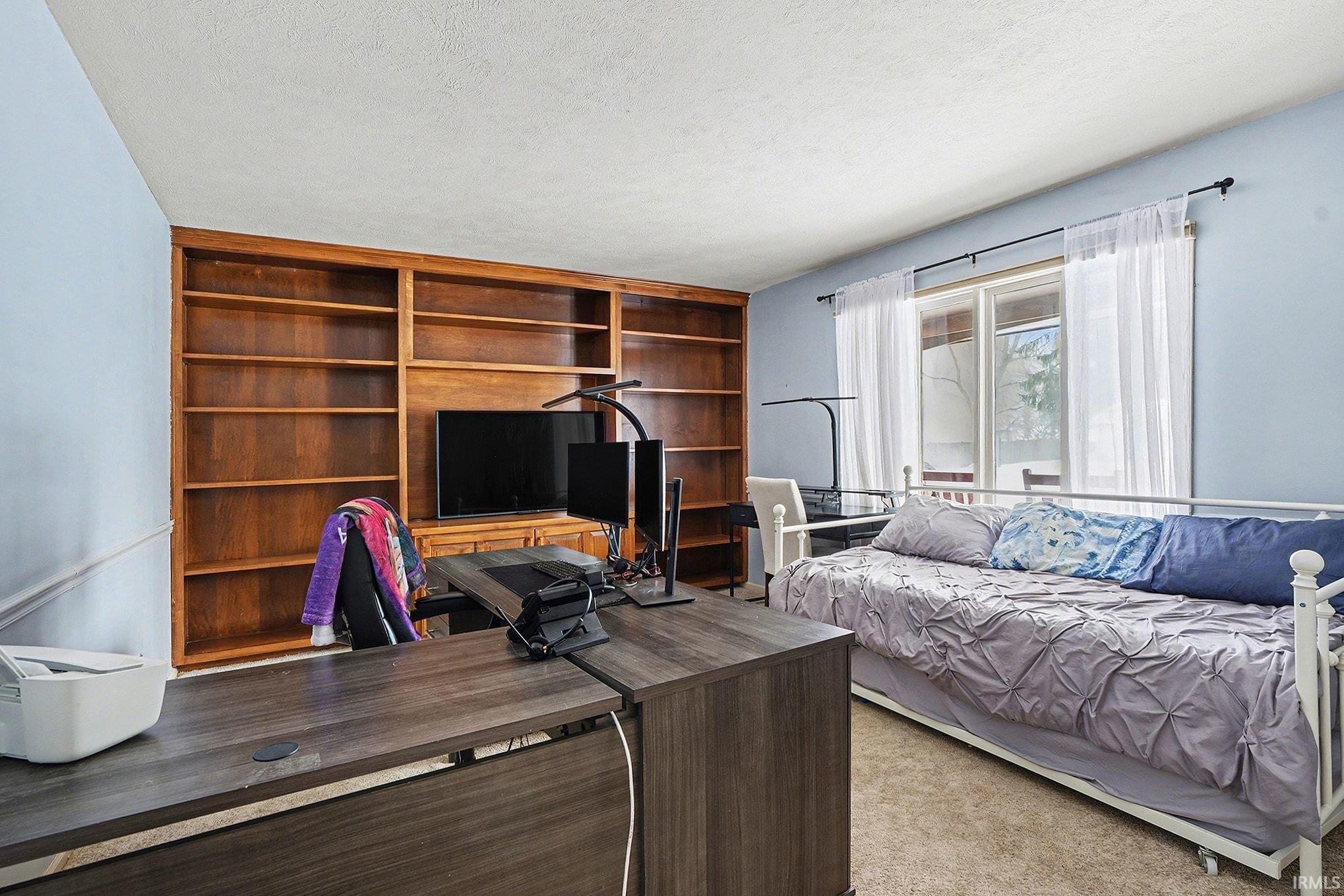 2412 Kenilworth Drive